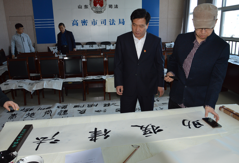 高密市人大常委会党组书记,主任万丽,市人大常委会党组副书记,副